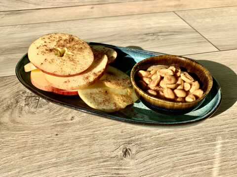 Apfel Erdnussbutter Snack