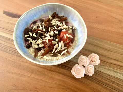 Beeren Aprikosen Müsli