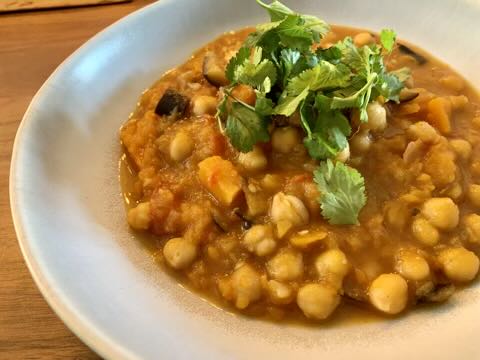 Curry mit Aubergine und Kichererbsen