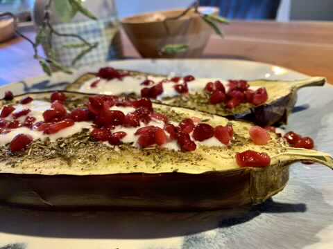 Aubergine mit Granatapfel und Buttermilch