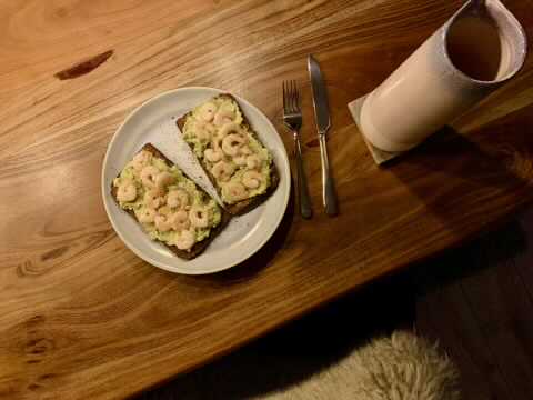 Flusskrebs Avocado Brot