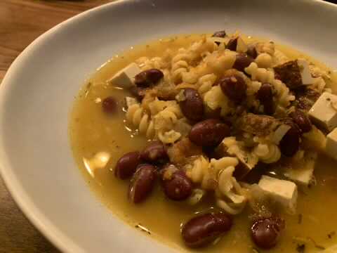 Weiße Bohnensuppe mit Räuchertofu